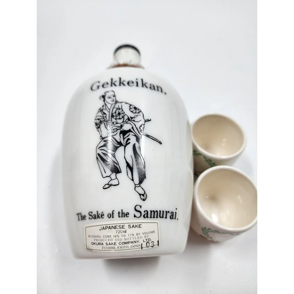 Gekkeikan Japanese Sake Set Ceramic Samurai Decanter Bottle 720ml and 2 Cups